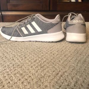 Adidas cloud foam shoes. Size US Women’s 6.
